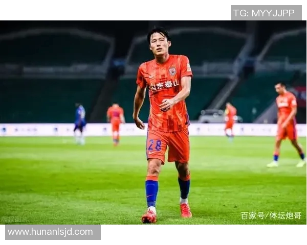 中国足球球星炮哥是谁 他在球场上的表现与成就解析